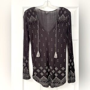 Casual Lucky Brand long sleeved shirt, size XS.  Looks awesome with jeans/boots.